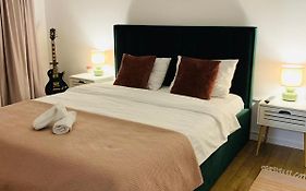 Iris Apartment